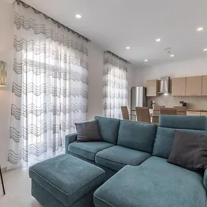 https://st-julians-central-apart-4.hotelssaintjulians.com
